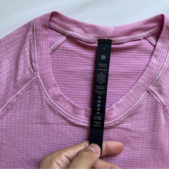 LULULEMON ATHLETICA pink knit raglan athletic work out outdoors tshirt - Picture 3 of 4